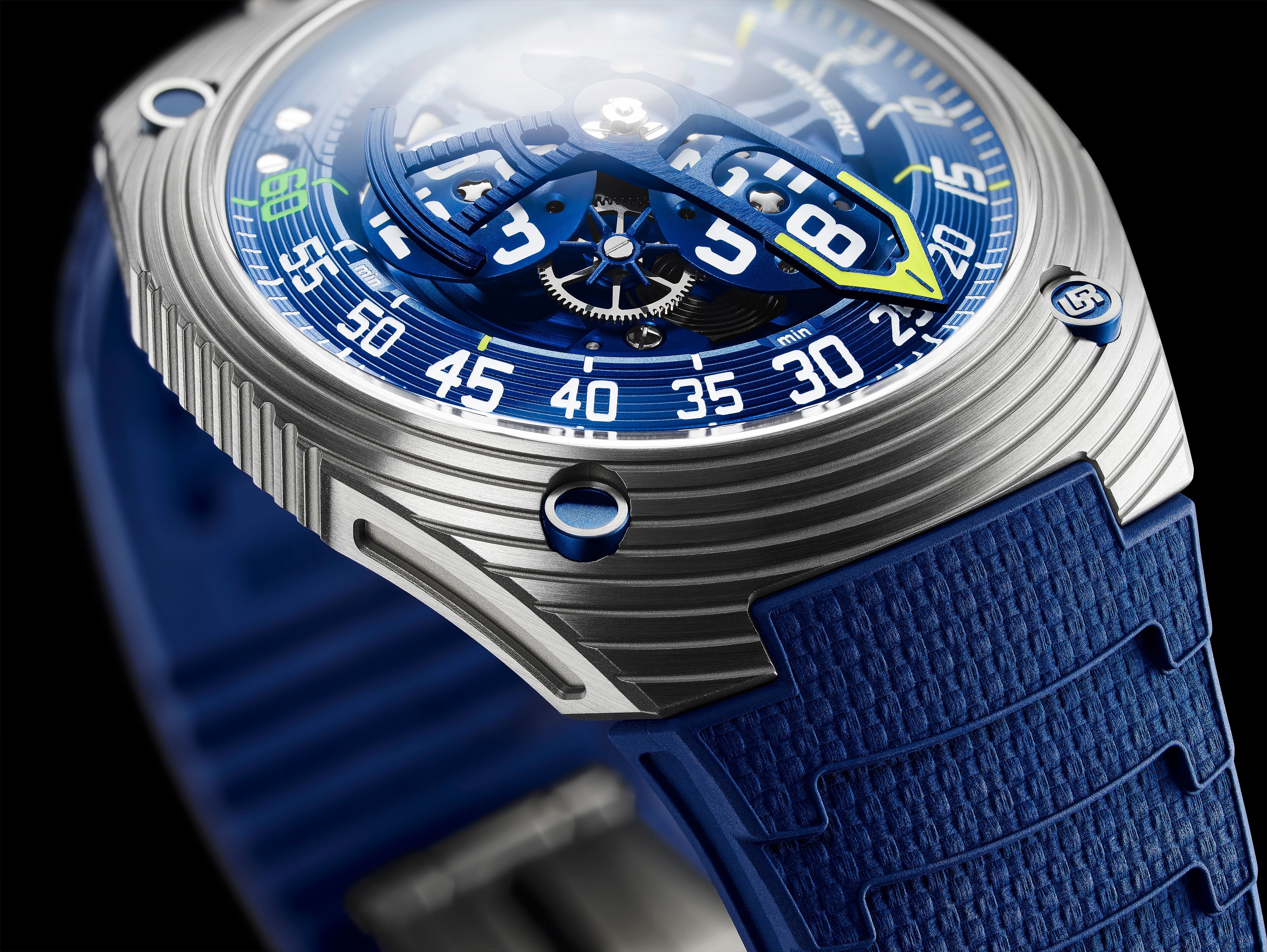 ur-150-blue_cu2_0.jpg