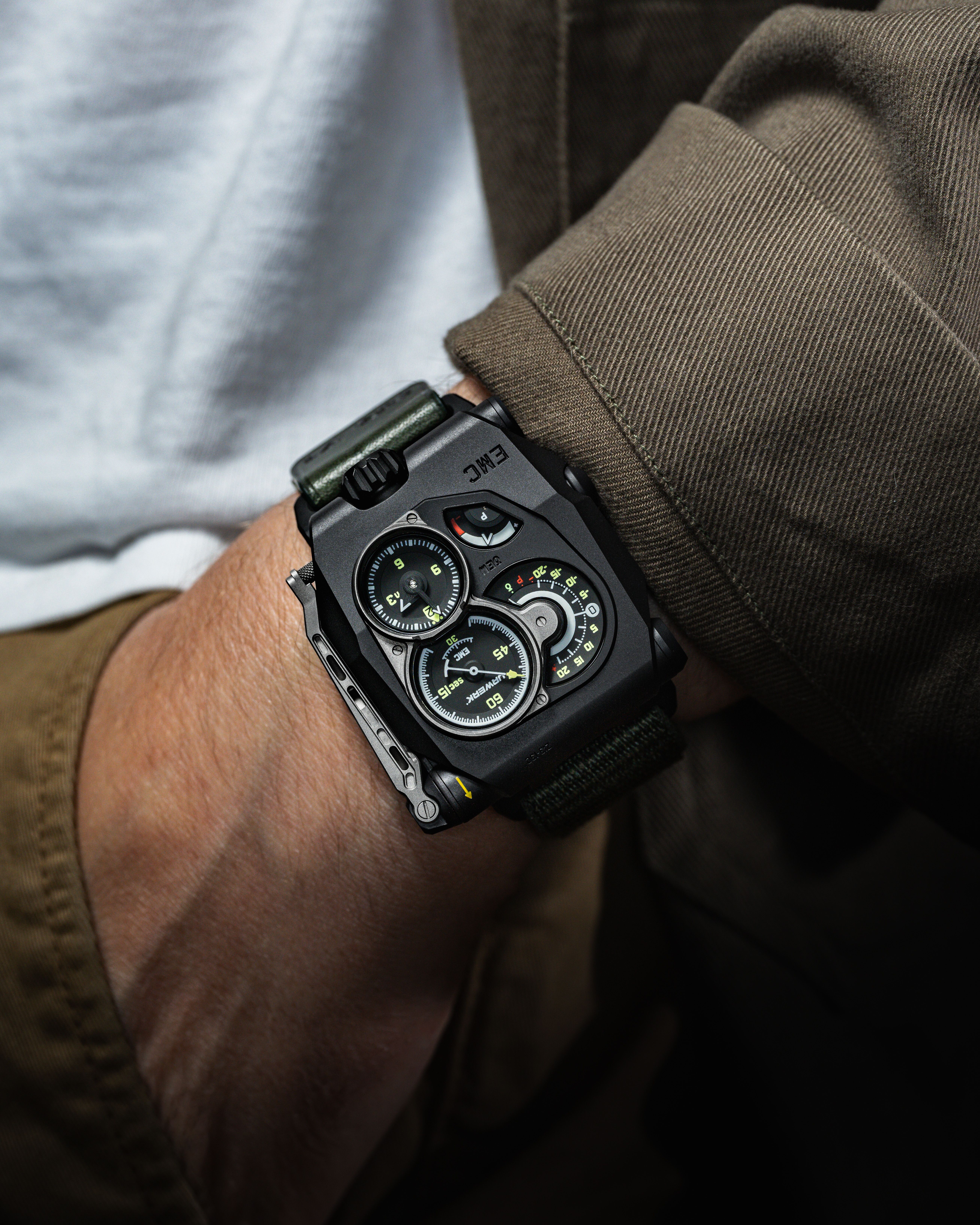 urwerk-emc-sr-71-wristshot-08.jpg